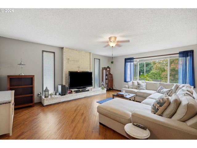 20340 BEAVERCREEK Rd, Oregon City, OR 97045