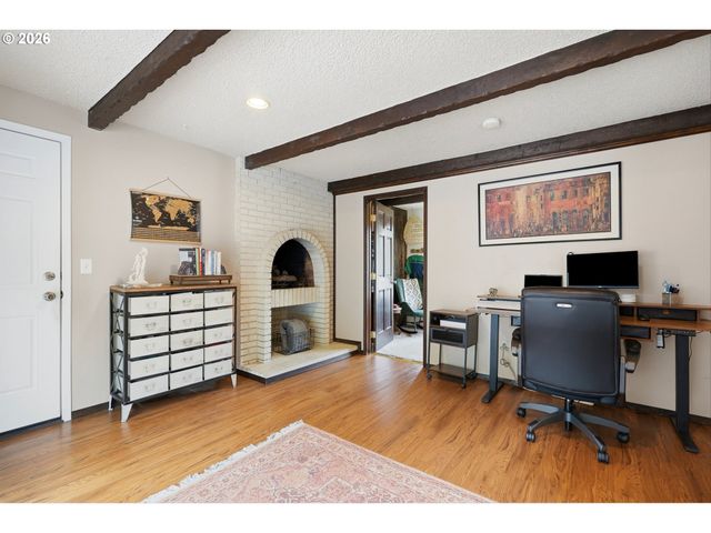 20340 BEAVERCREEK Rd, Oregon City, OR 97045