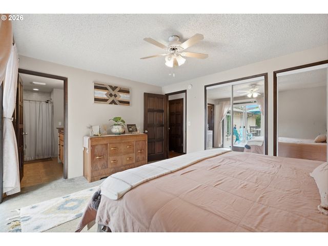 20340 BEAVERCREEK Rd, Oregon City, OR 97045