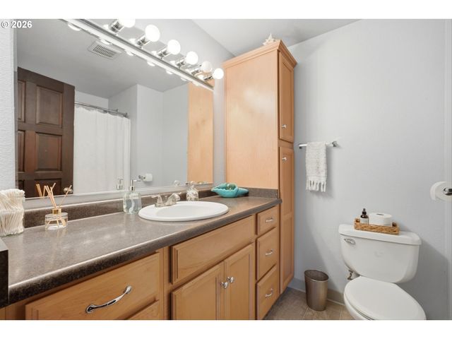 20340 BEAVERCREEK Rd, Oregon City, OR 97045