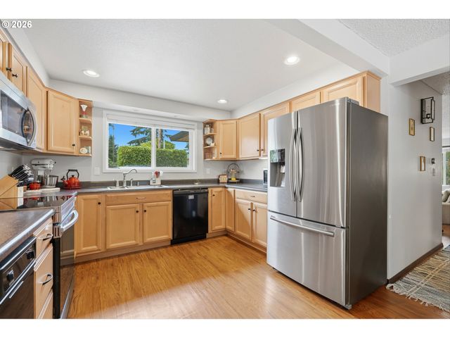 20340 BEAVERCREEK Rd, Oregon City, OR 97045