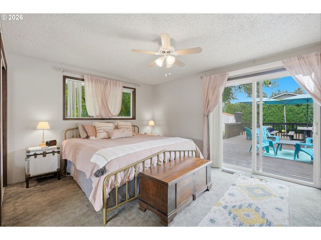 20340 BEAVERCREEK Rd, Oregon City, OR 97045