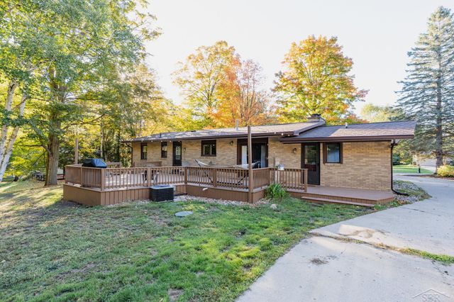 3235 Oakland Drive, Clare, MI 48617