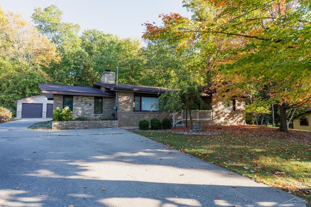 3235 Oakland Drive, Clare, MI 48617