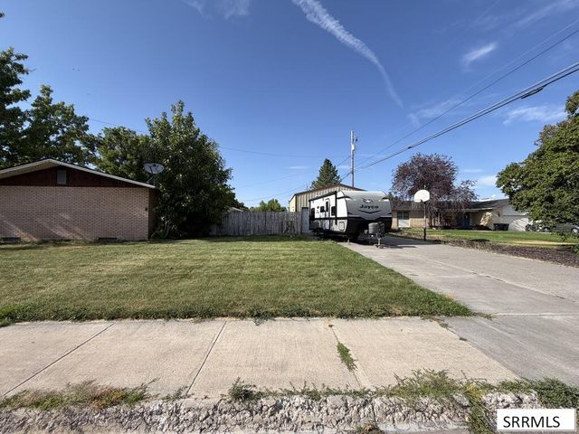 676 Davidson Drive, Idaho Falls, ID 83401