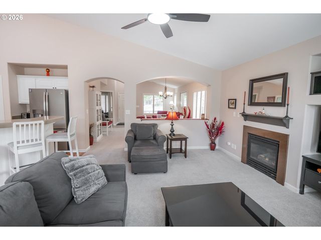5548 Jeffrey Way, Eugene, OR 97402