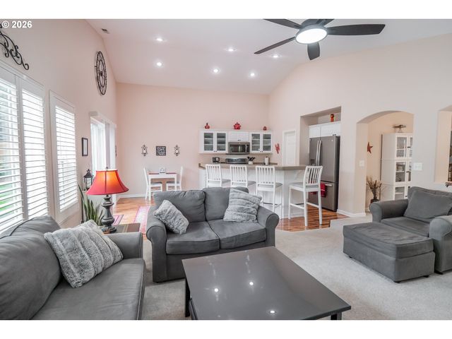5548 Jeffrey Way, Eugene, OR 97402