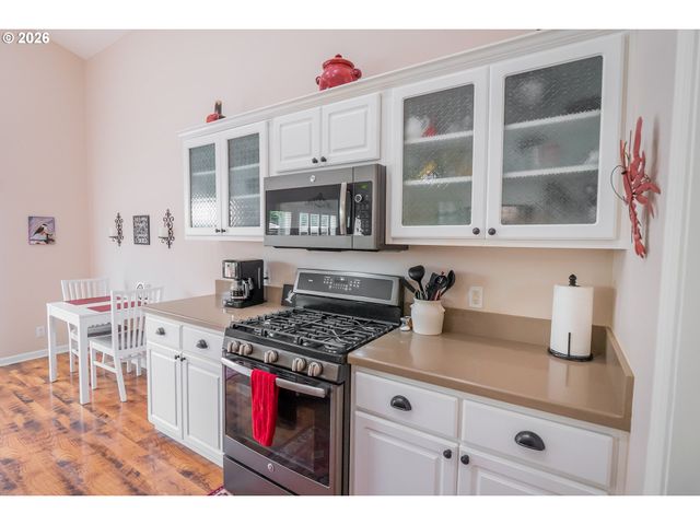 5548 Jeffrey Way, Eugene, OR 97402