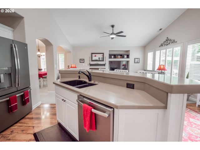 5548 Jeffrey Way, Eugene, OR 97402