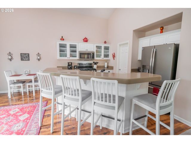 5548 Jeffrey Way, Eugene, OR 97402