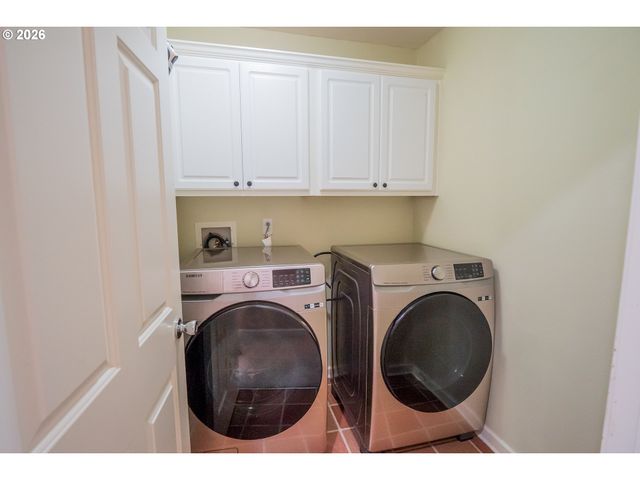 5548 Jeffrey Way, Eugene, OR 97402