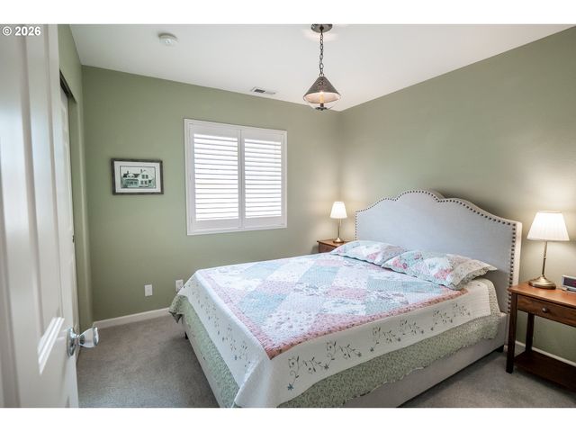 5548 Jeffrey Way, Eugene, OR 97402