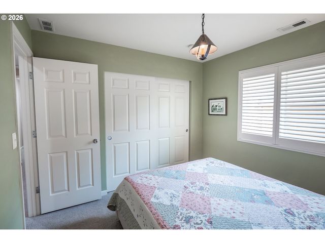 5548 Jeffrey Way, Eugene, OR 97402