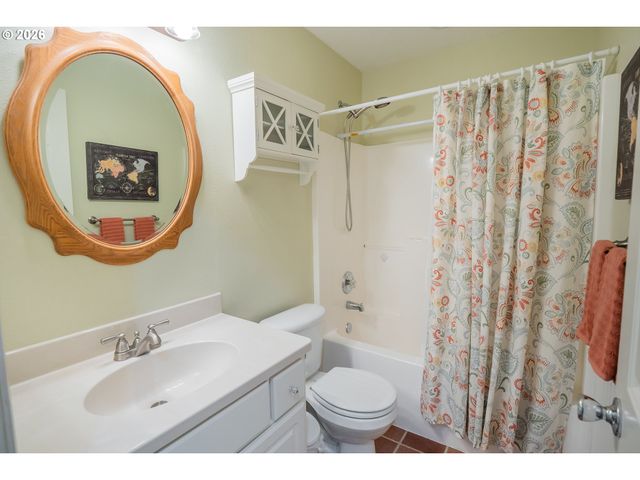 5548 Jeffrey Way, Eugene, OR 97402