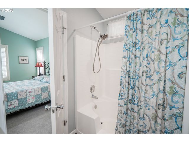 5548 Jeffrey Way, Eugene, OR 97402