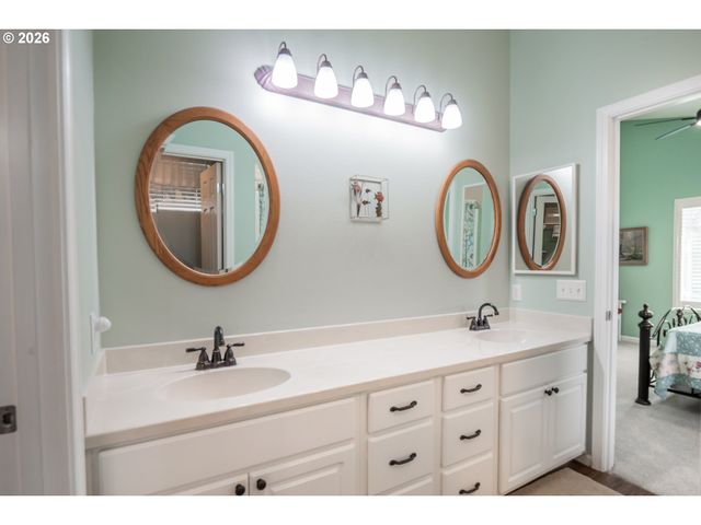 5548 Jeffrey Way, Eugene, OR 97402