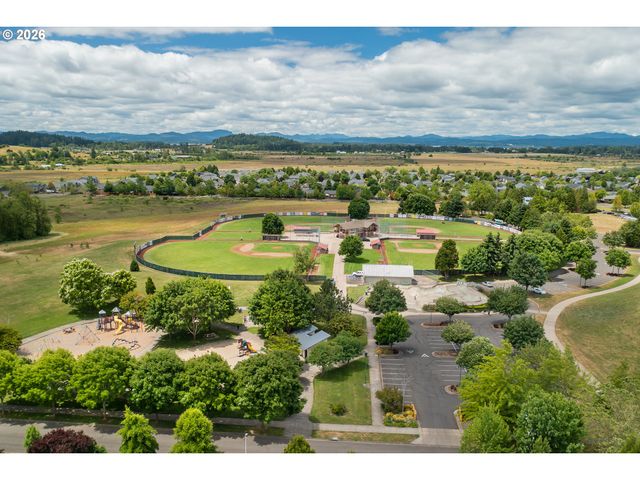 5548 Jeffrey Way, Eugene, OR 97402
