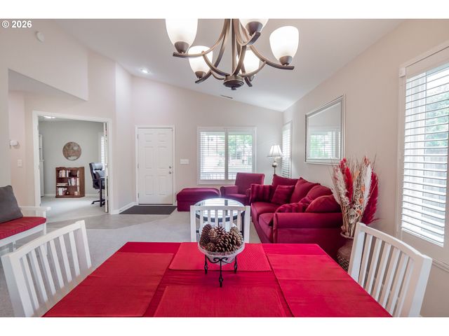 5548 Jeffrey Way, Eugene, OR 97402