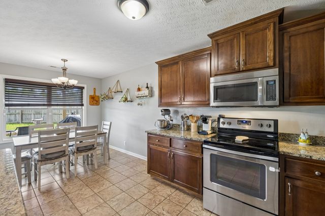 1075 Freedom Dr, Clarksville, TN 37042