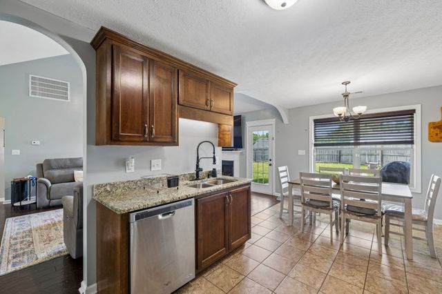 1075 Freedom Dr, Clarksville, TN 37042