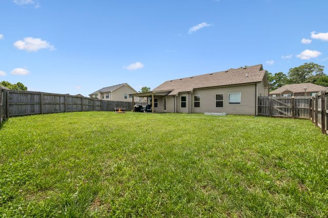 1075 Freedom Dr, Clarksville, TN 37042