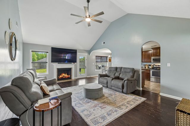 1075 Freedom Dr, Clarksville, TN 37042
