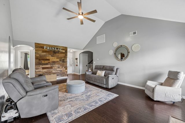 1075 Freedom Dr, Clarksville, TN 37042