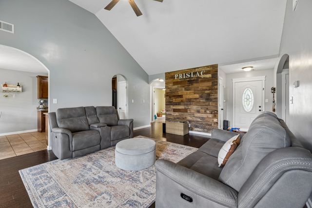 1075 Freedom Dr, Clarksville, TN 37042
