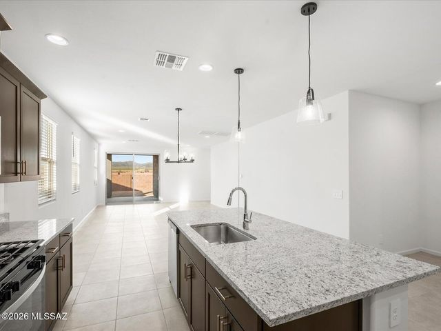 780 W Calle Cubeta, Sahuarita, AZ 85629