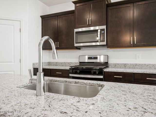 780 W Calle Cubeta, Sahuarita, AZ 85629