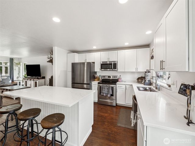 40407 Mountain Highway E, Eatonville, WA 98328