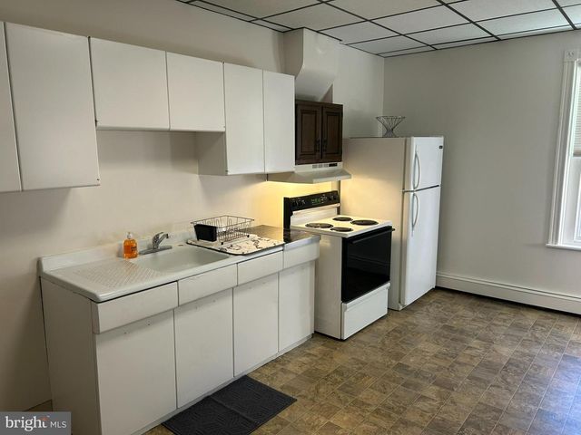49 E WASHINGTON ST, Topton, PA 19562