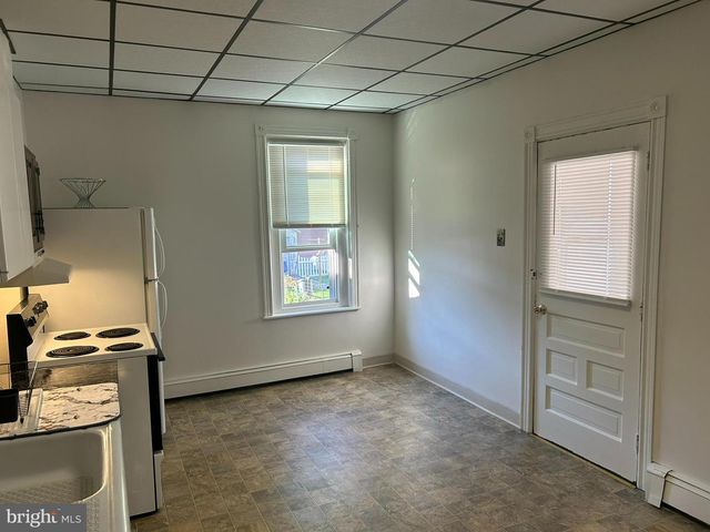 49 E WASHINGTON ST, Topton, PA 19562