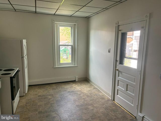 49 E WASHINGTON ST, Topton, PA 19562