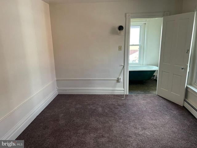 49 E WASHINGTON ST, Topton, PA 19562