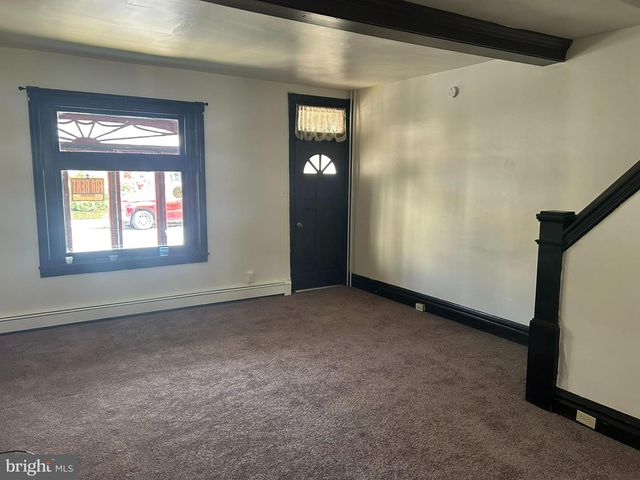 49 E WASHINGTON ST, Topton, PA 19562