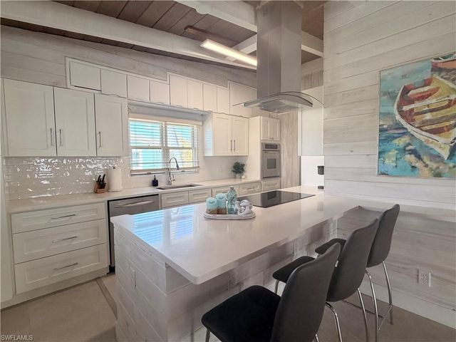 370 Bayland RD, Fort Myers Beach, FL 33931