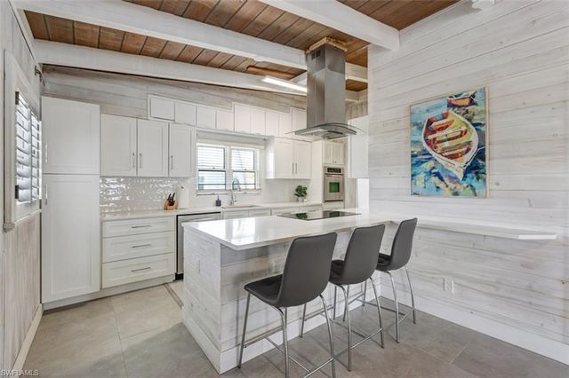 370 Bayland RD, Fort Myers Beach, FL 33931