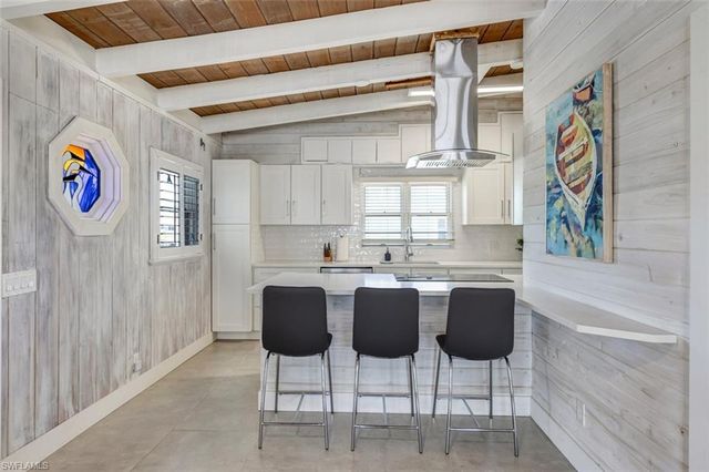 370 Bayland RD, Fort Myers Beach, FL 33931