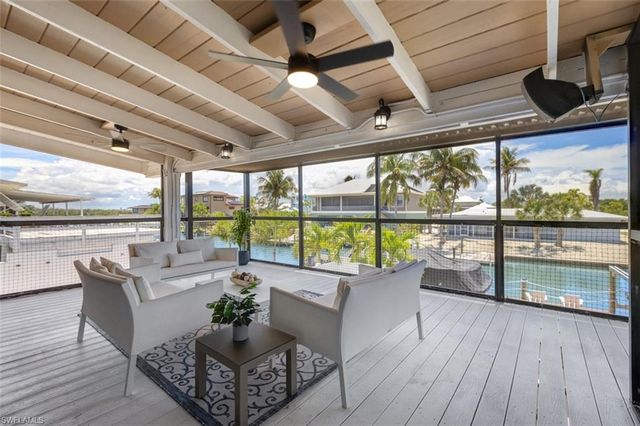 370 Bayland RD, Fort Myers Beach, FL 33931