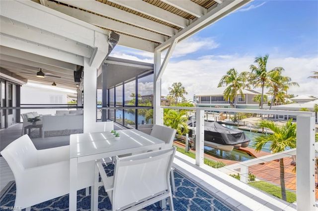 370 Bayland RD, Fort Myers Beach, FL 33931