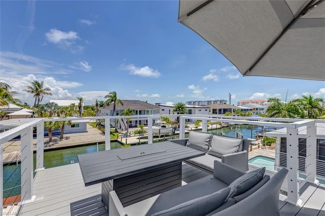 370 Bayland RD, Fort Myers Beach, FL 33931