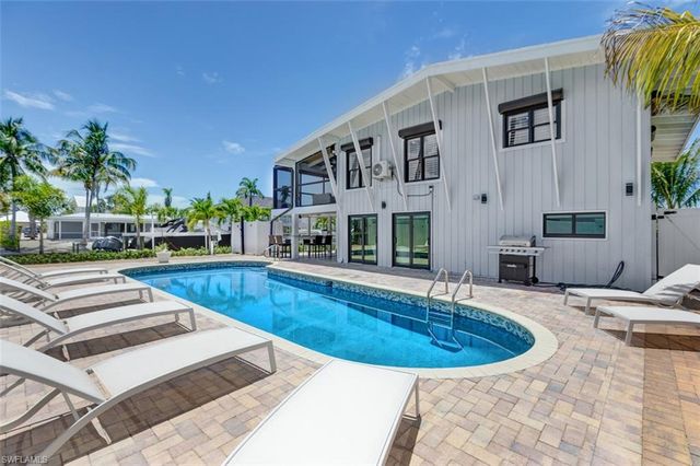 370 Bayland RD, Fort Myers Beach, FL 33931