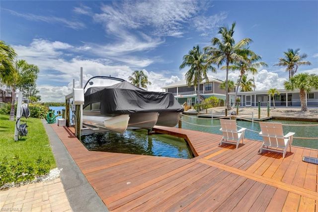 370 Bayland RD, Fort Myers Beach, FL 33931
