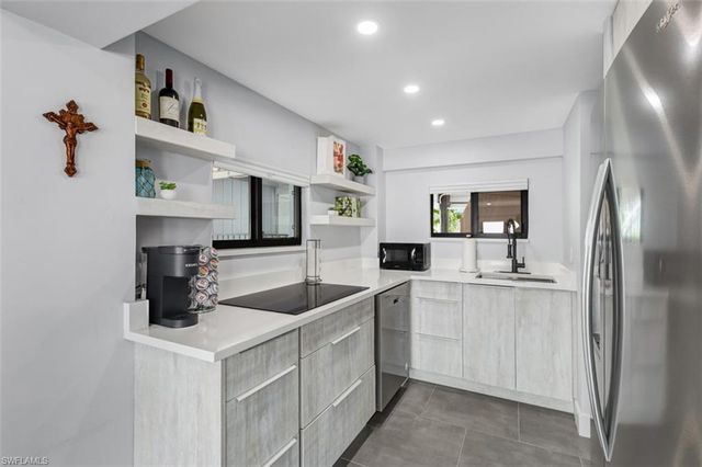 370 Bayland RD, Fort Myers Beach, FL 33931