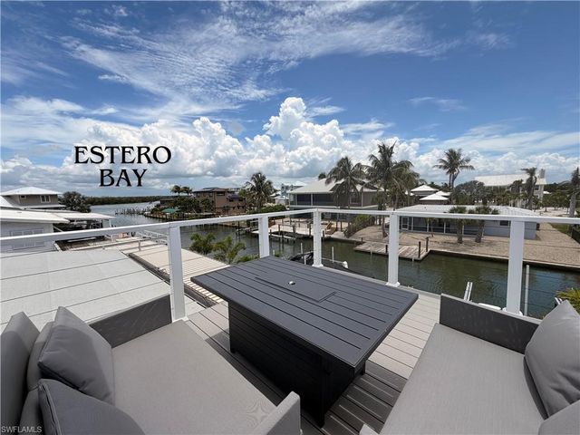 370 Bayland RD, Fort Myers Beach, FL 33931