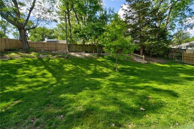 5629 W 50th Street, Roeland Park, KS 66202