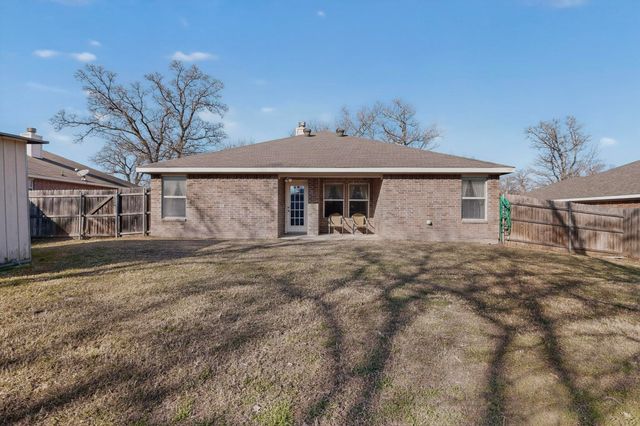 508 Logan Drive, Azle, TX 76020