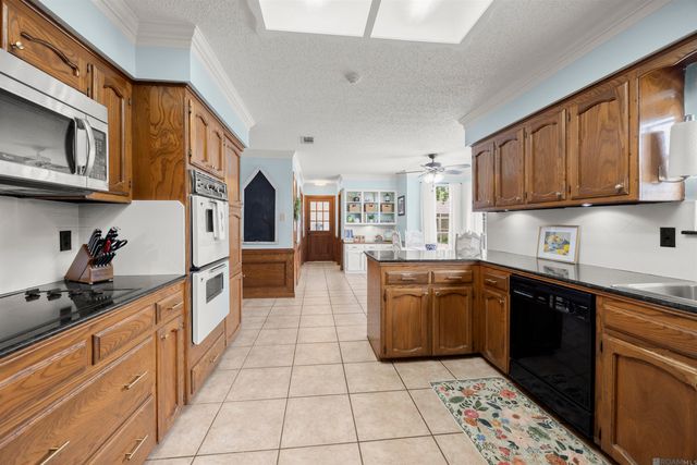 2103 Aspenwood Dr, Baton Rouge, LA 70816