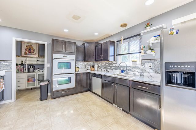 2803 Huntington Drive, Belvidere, IL 61008